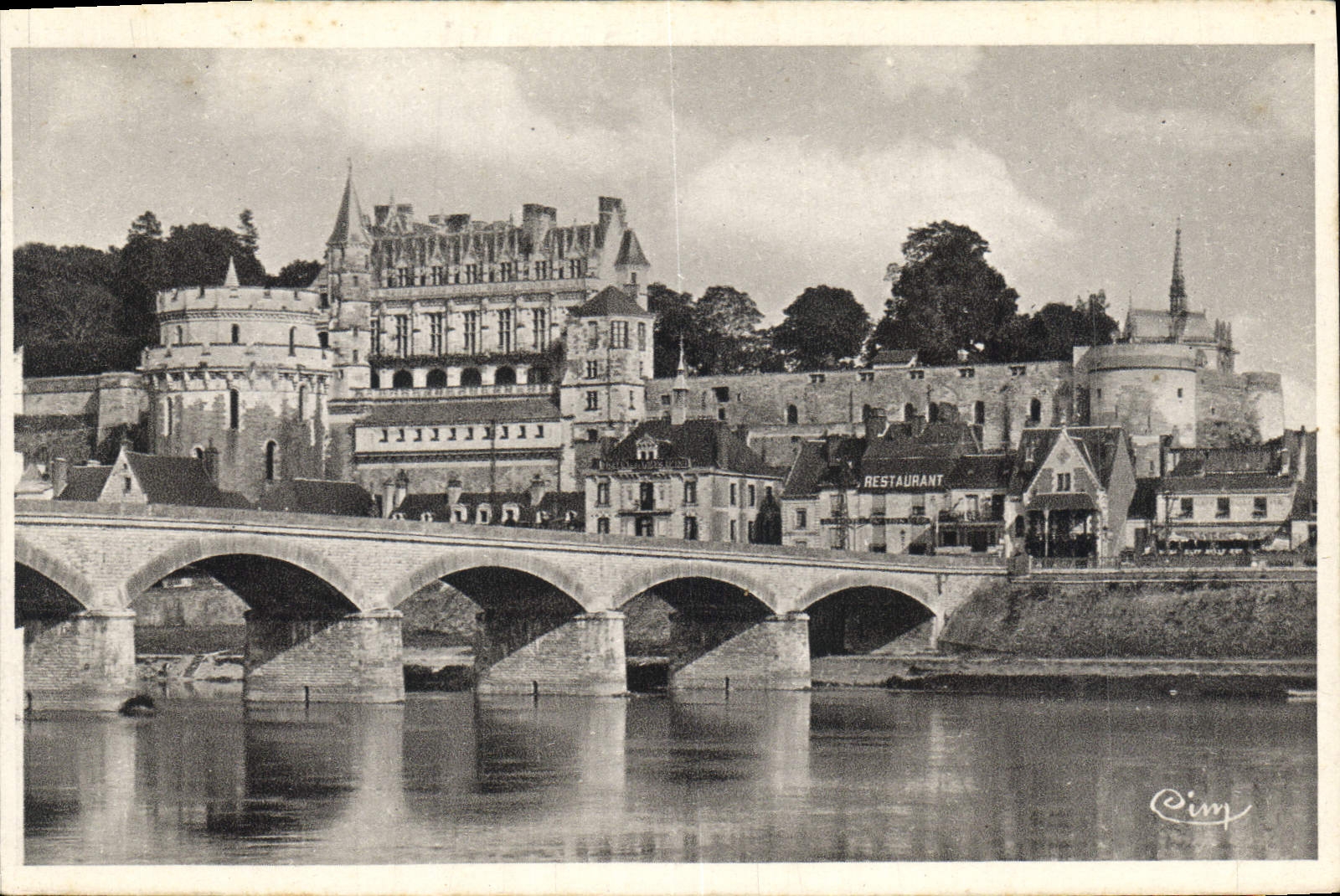 CPA Amboise I et L le Chateau sur la Loire 
