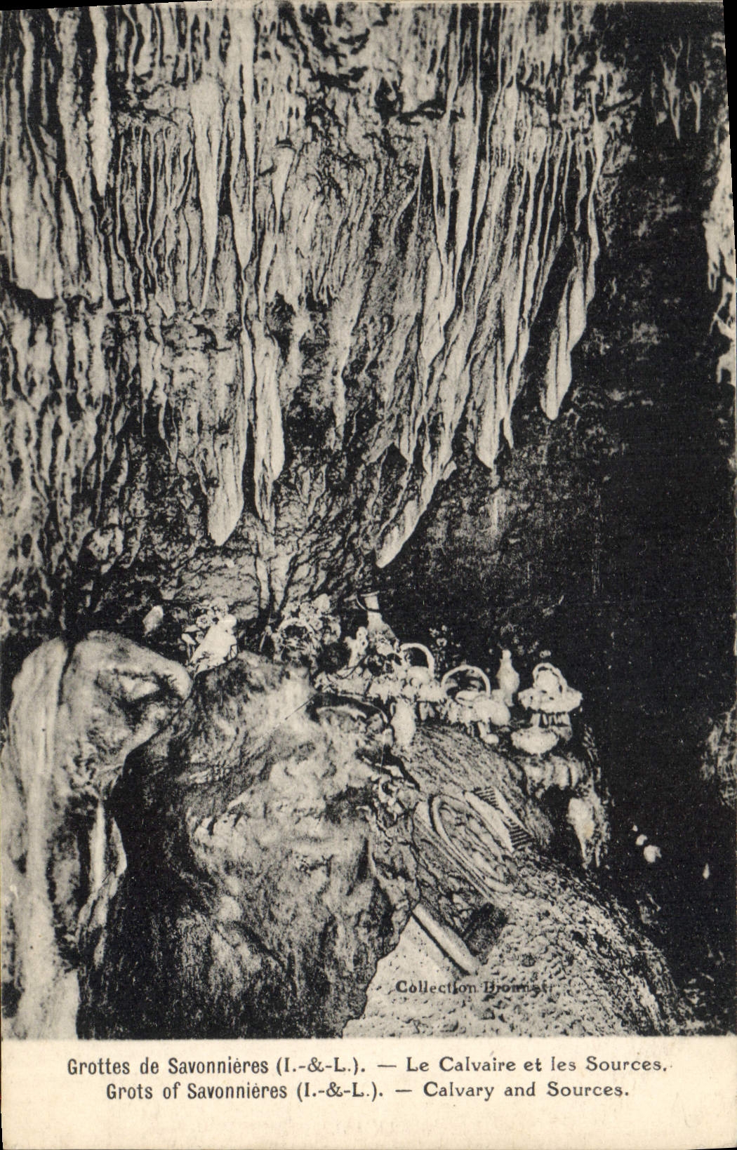 CPA Grottes de Savonnieres I et L le Calvaire et les Sources 