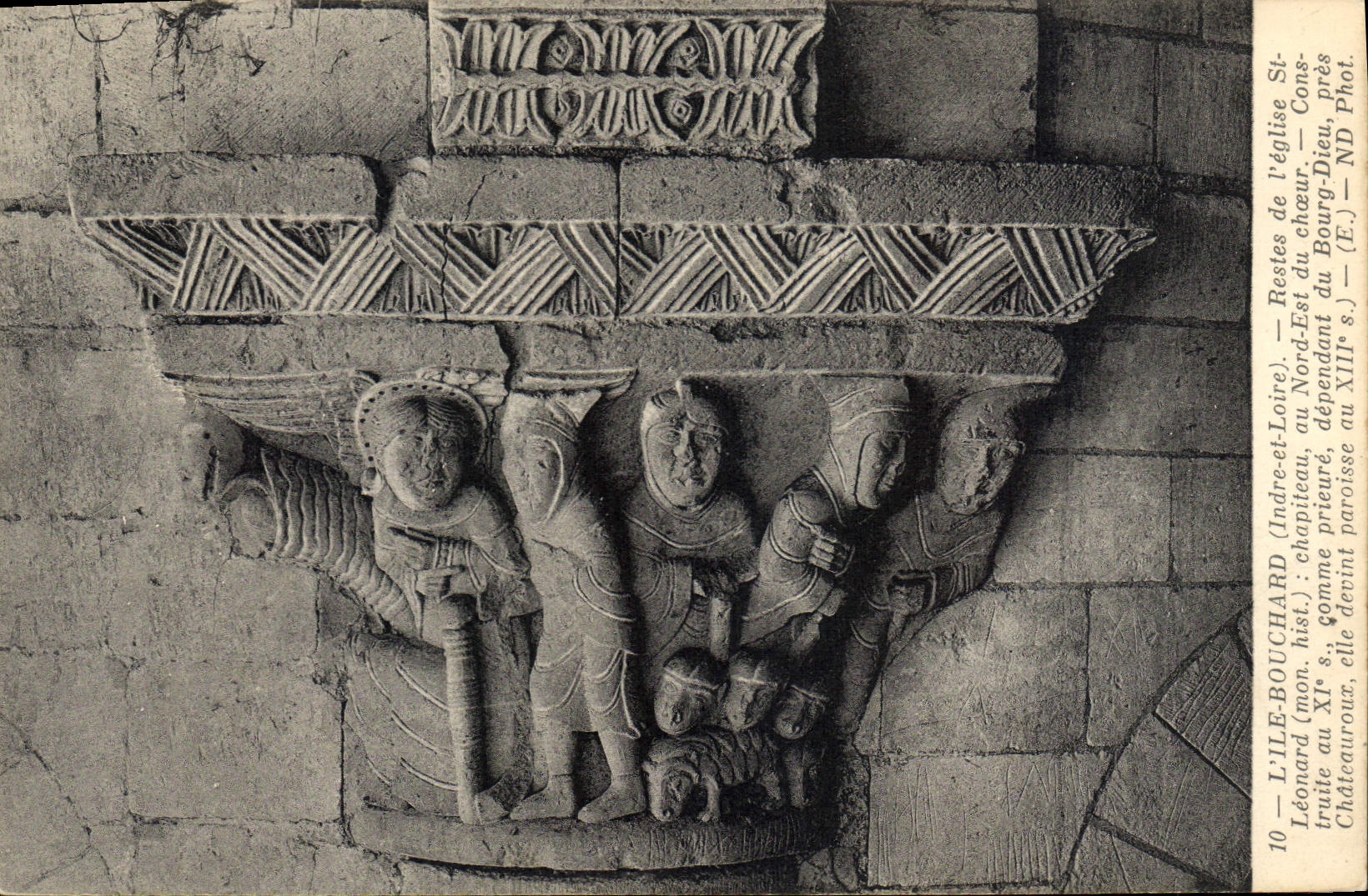CPA L'Ile Bouchard Indre et Loire Restes de l'eglise St Leonard Mon hist chapiteau au Mord Est du Ch