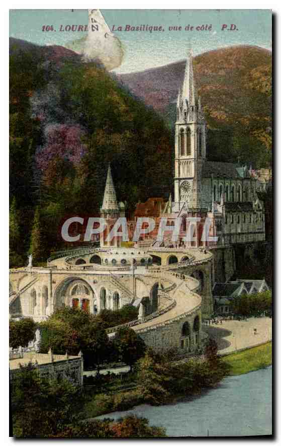 CPA Lourdes la Basilique vue de Cote 