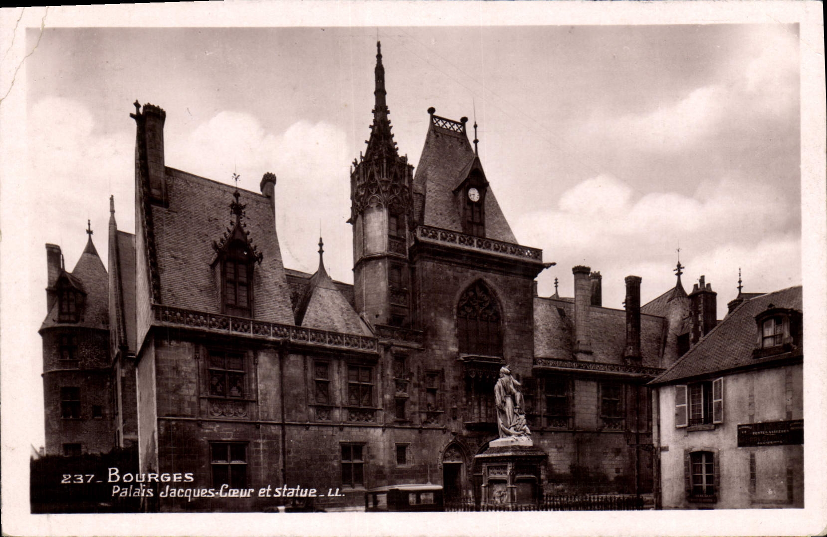 Bourges — Palast Jacques-Cœur und Statue — LL. n°237