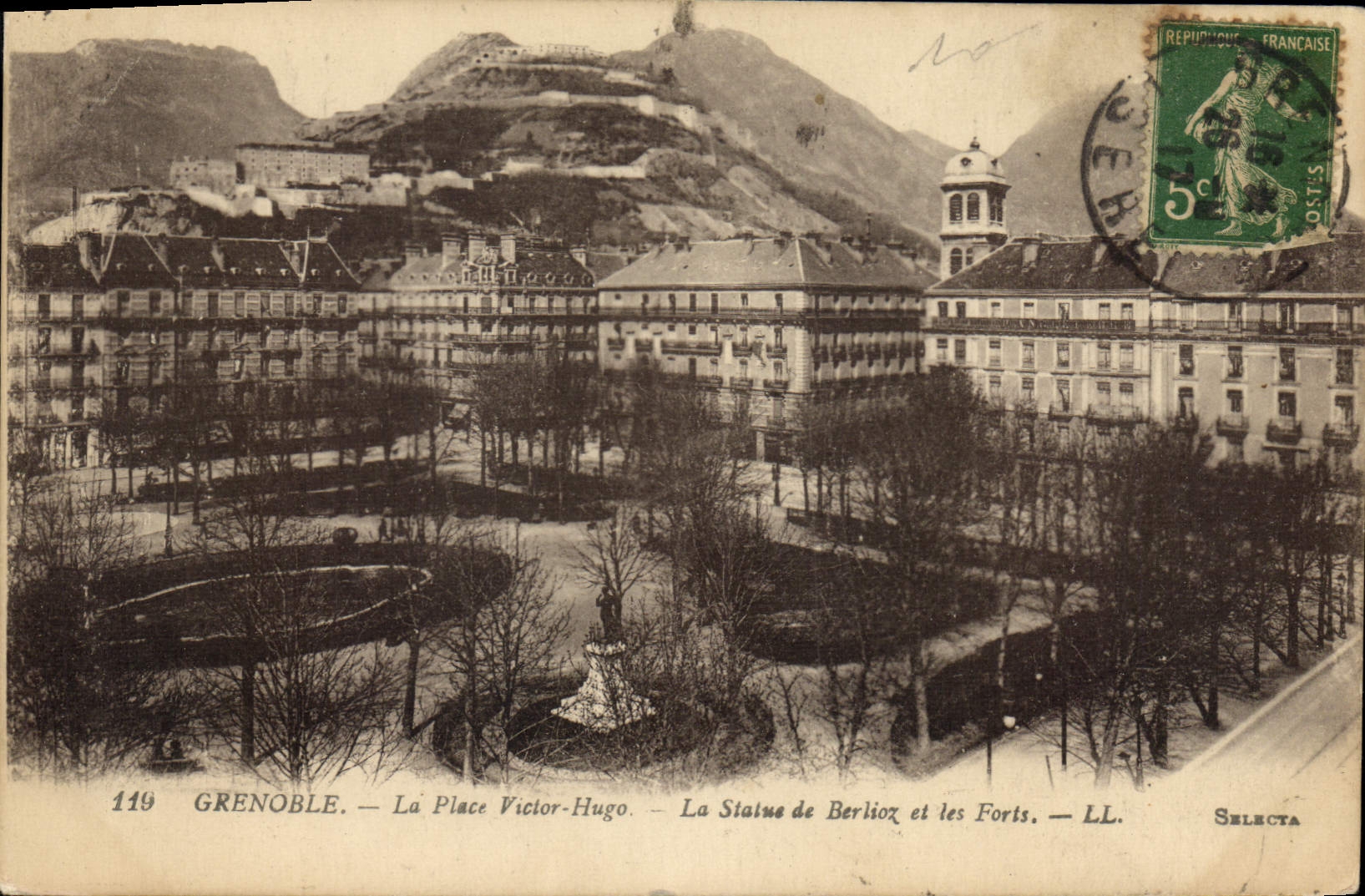 Grenoble — La Place Victor-Hugo, La Statue de Berlioz et les Forts — LL. Selecta, n°119