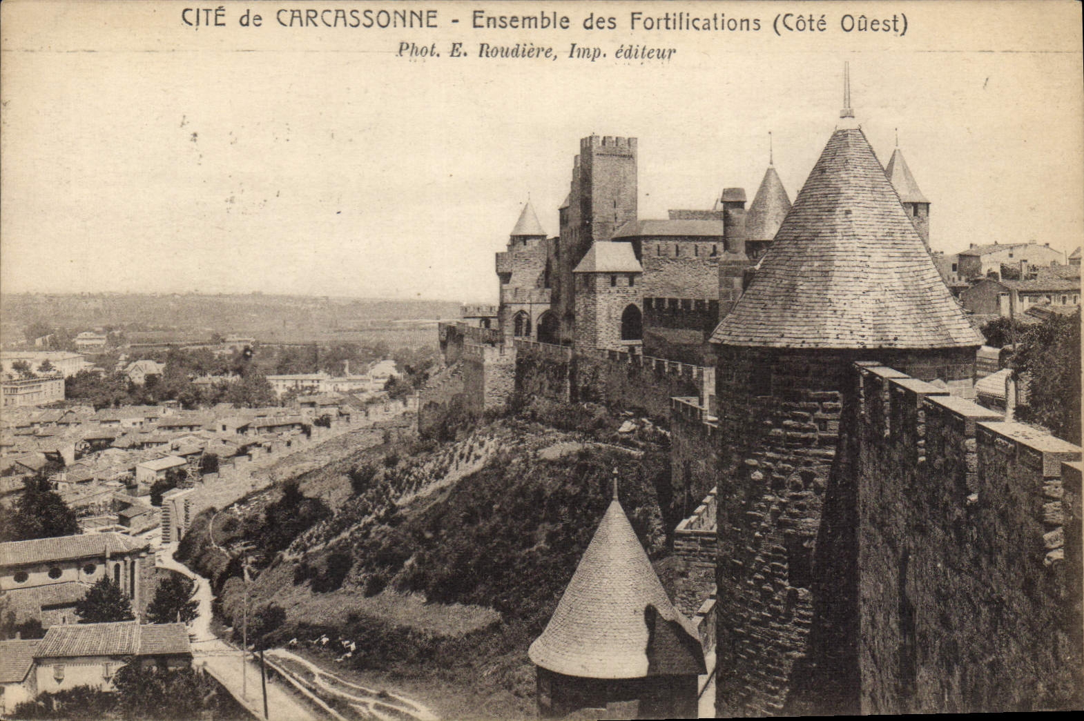 CPA Cite de Carcassonne Ensemble des Fortilications Cote Ouest 