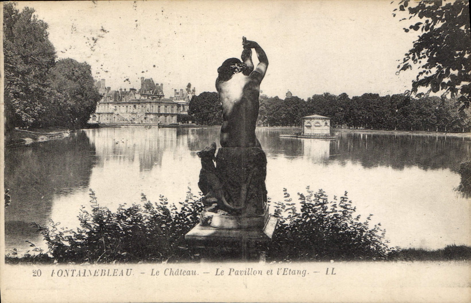 Fontainebleau — Het Kasteel, Het Pavillon en het Meer — LL