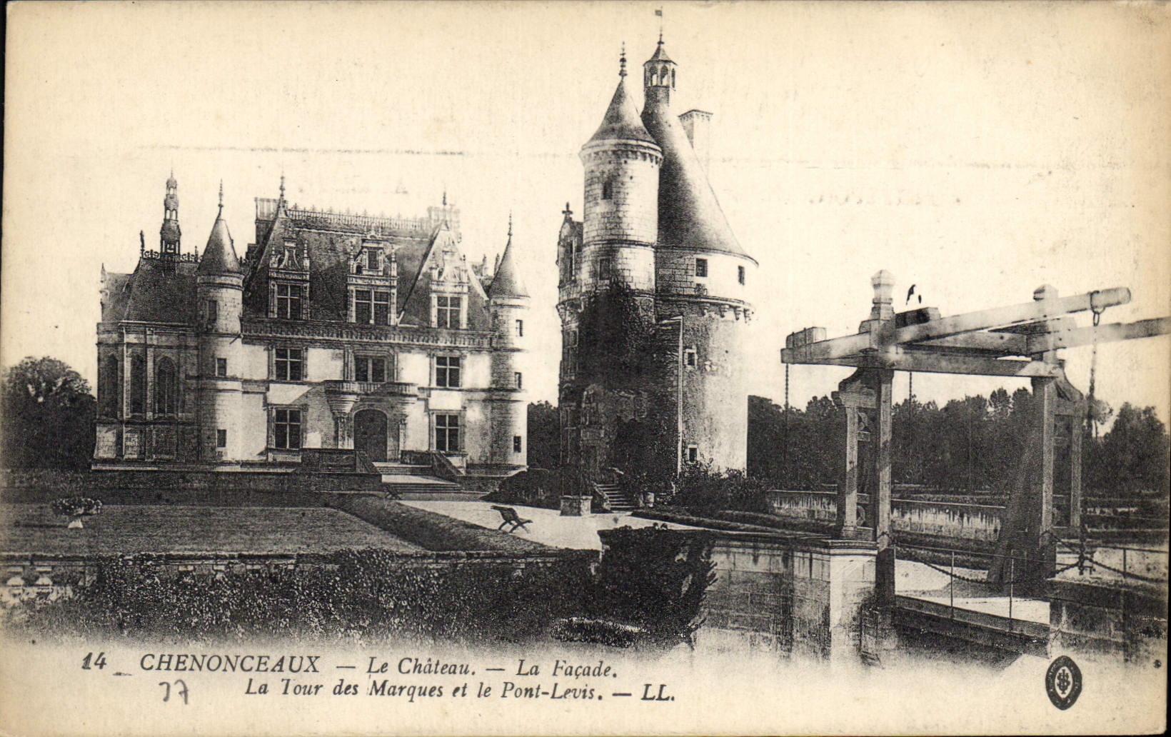 CPA Chenonceaux Le Chateau La Facade La Tour des Marques et le Pont Levis 
