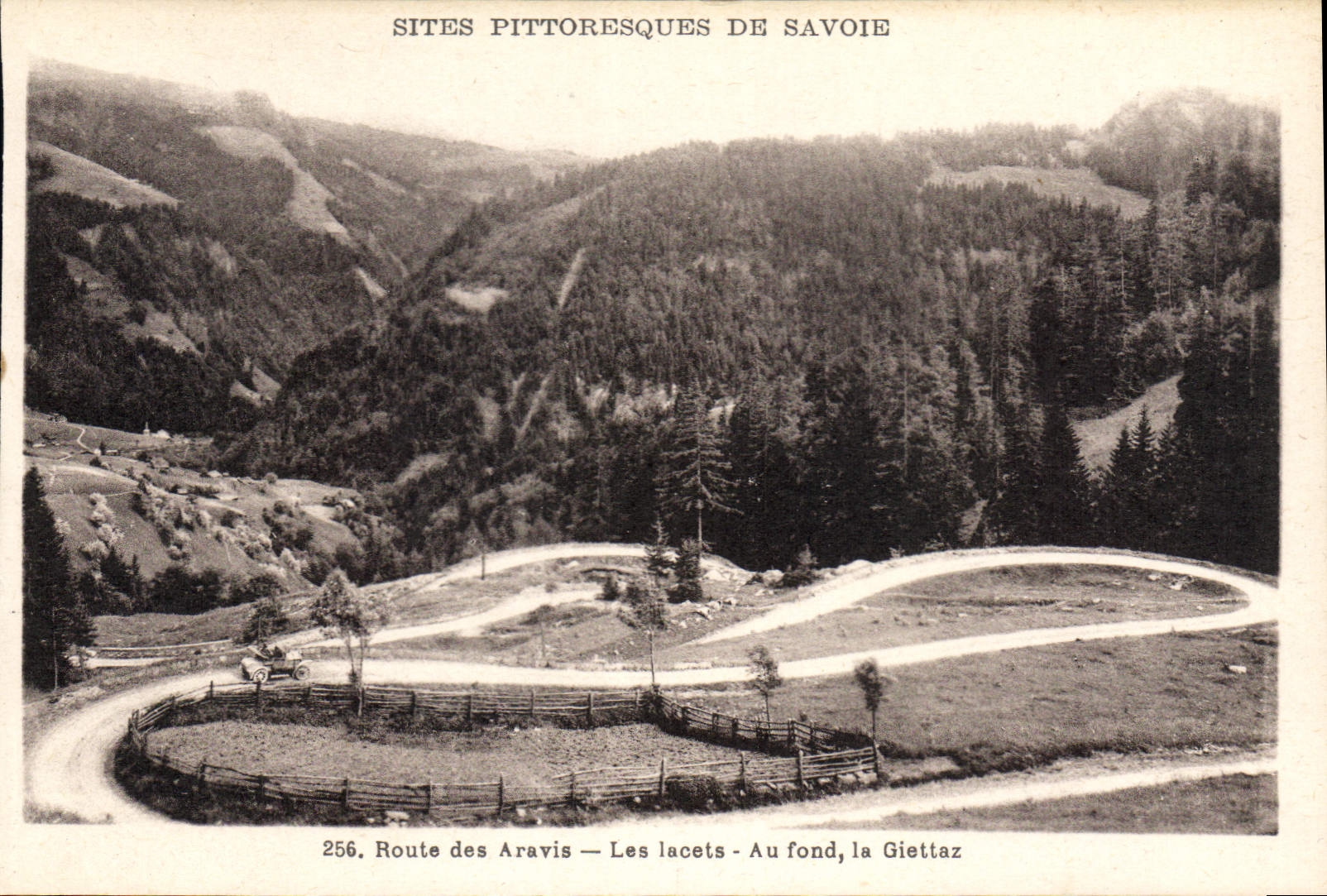 Route des Aravis — Les lacets — Au fond, la Giettaz — Sites pittoresques de Savoie — Partiot, Annecy, n°256