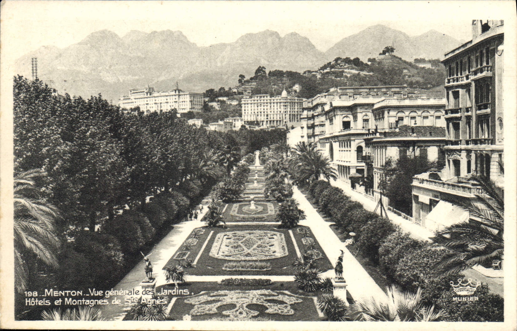 Menton — Allgemeiner Blick auf die Gärten, Hotels und Berge von Sainte-Agnès — Munier