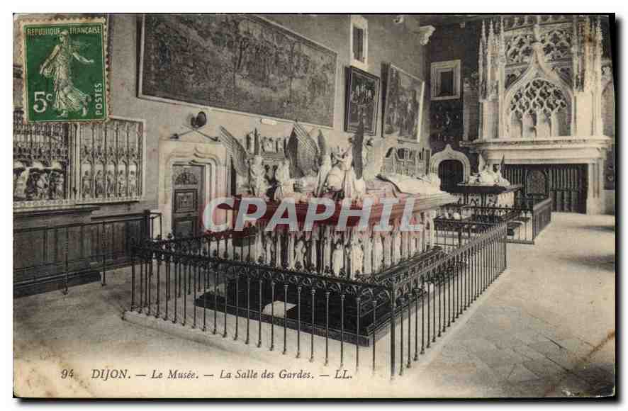 CPA Dijon Le Musee La Salle des Gardes 
