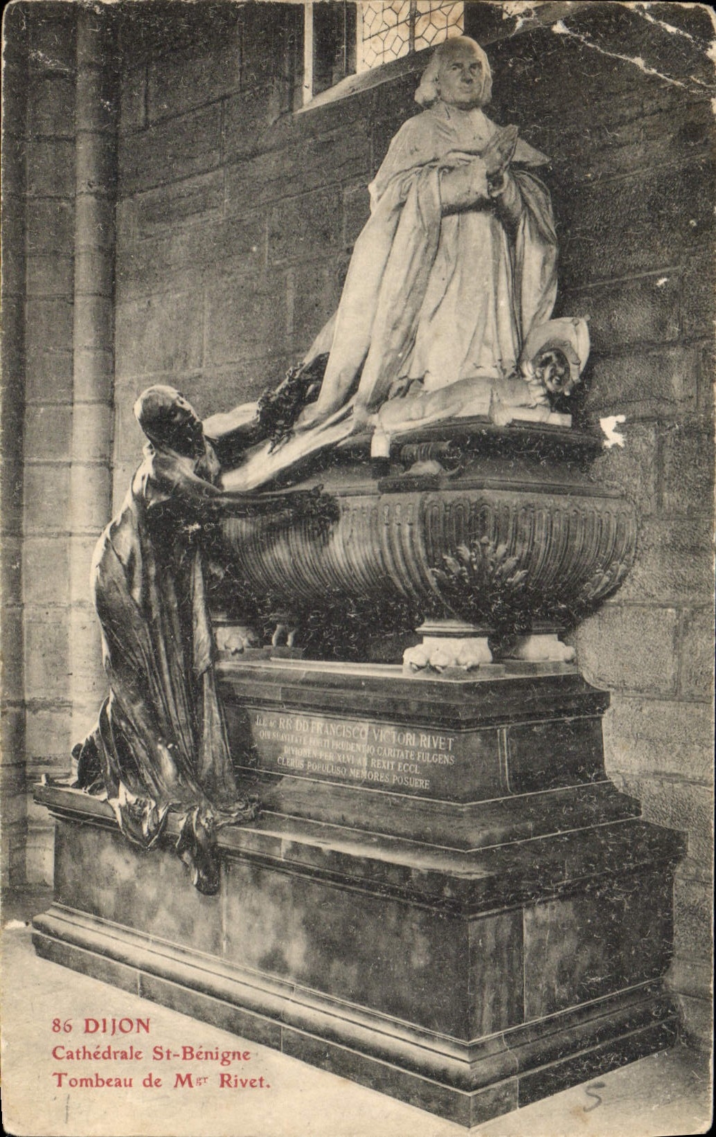 CPA Dijon Cathedrale St Benigne Tombeau de Mre Rivet 