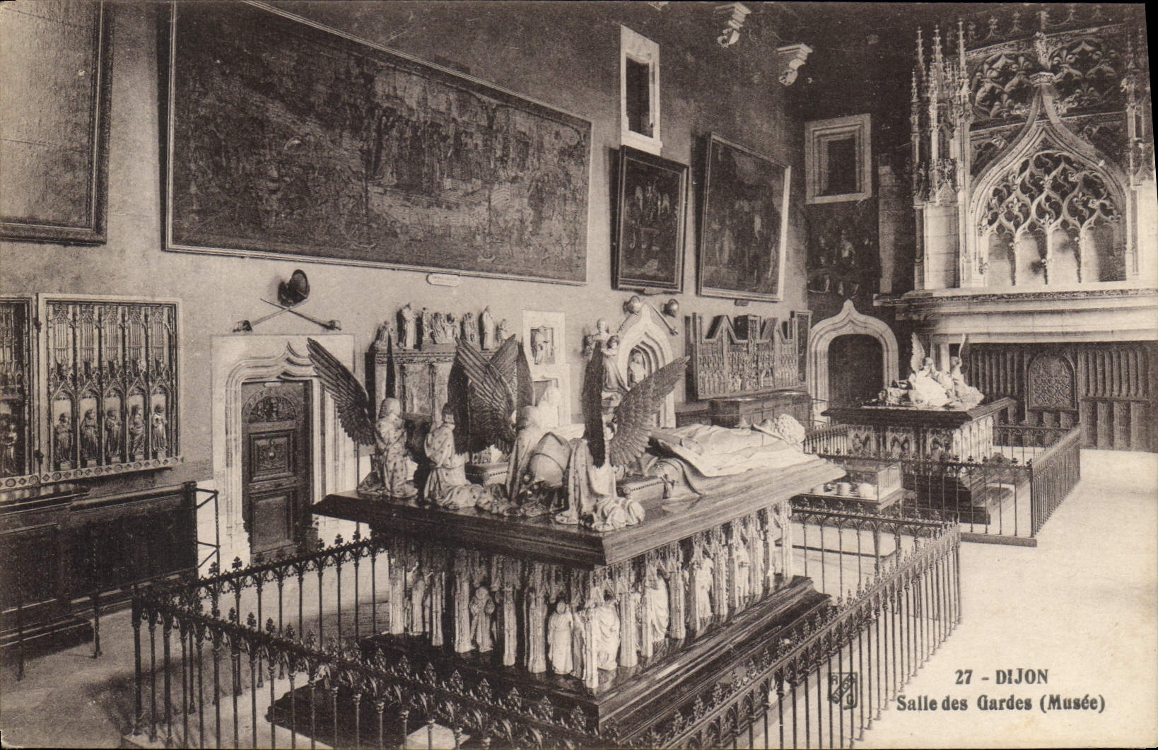 CPA Dijon Salle des Gardes Musee 