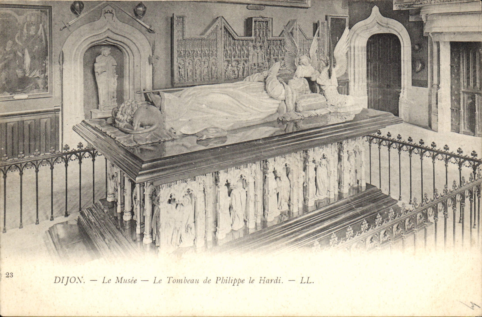 CPA Dijon le Musee Le Tombeau de Philippe le Hardi 
