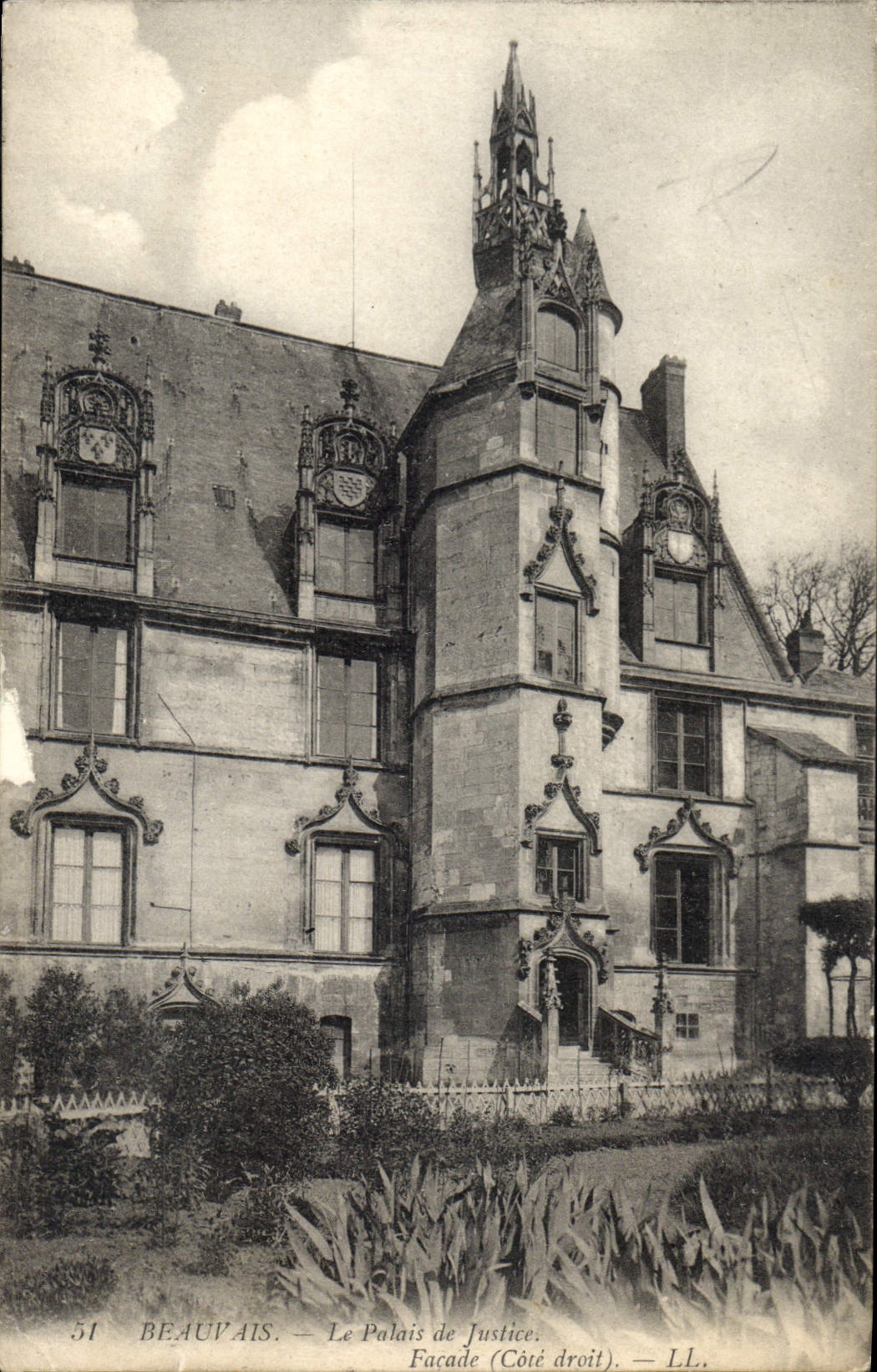 CPA Beauvais Le Palais de Justice Facade Cote droit 