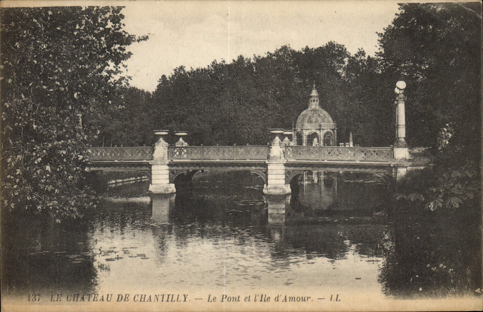 Le Château de Chantilly — Le Pont et l'Île d'Amour — I.L. n°137
