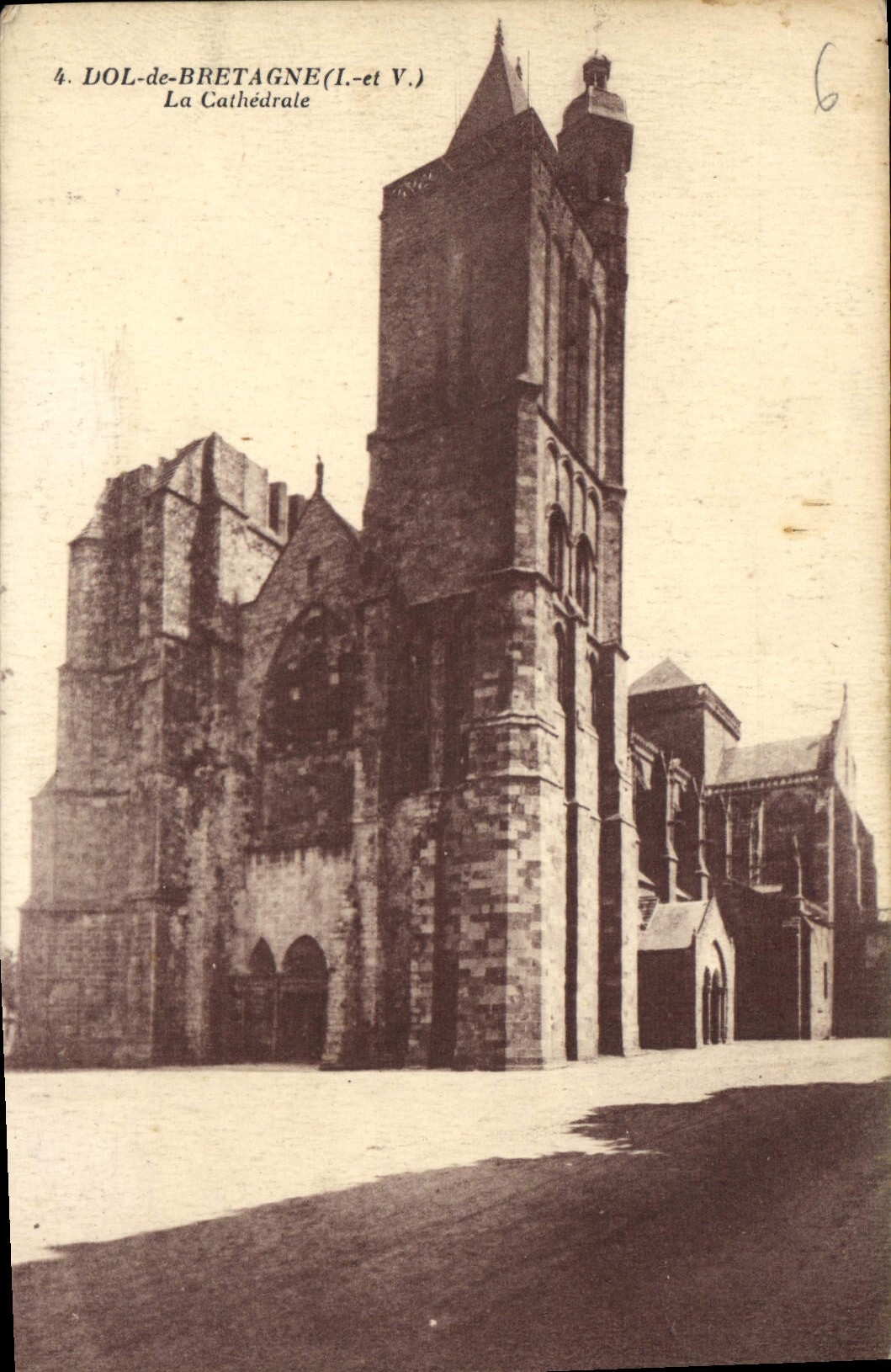 CPA Dol de Bretagne la Cathedrale 