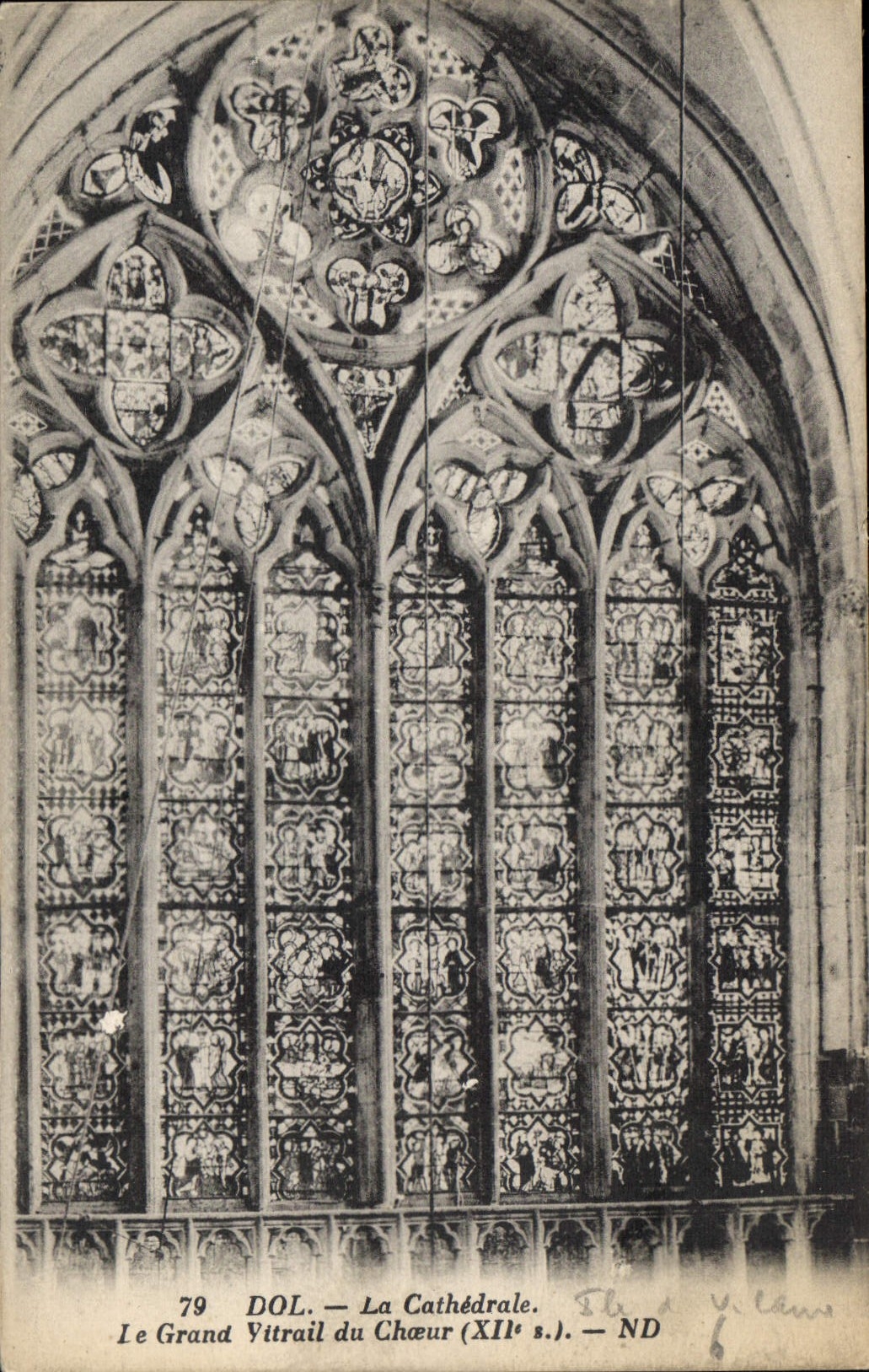 Dol — La Cathédrale. Le Grand Vitrail du Chœur (XIIe s.) — ND