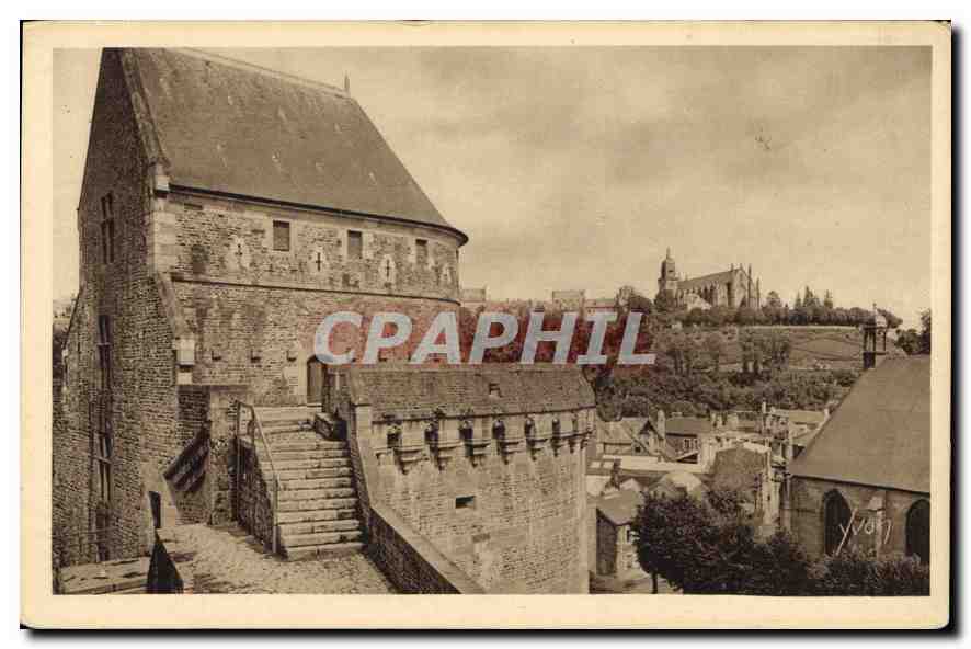 Fougeres — La Tour Raoul (XVe) et le Chemin de ronde — Éditions d'Art Yvon, Paris