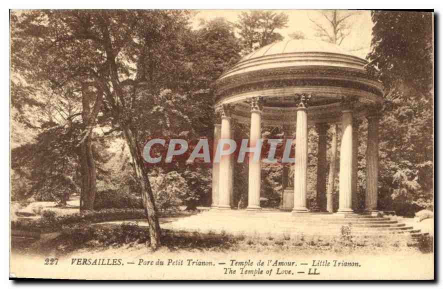 CPA Versailles Parc du Petit Trianon Temple de l'Amour 