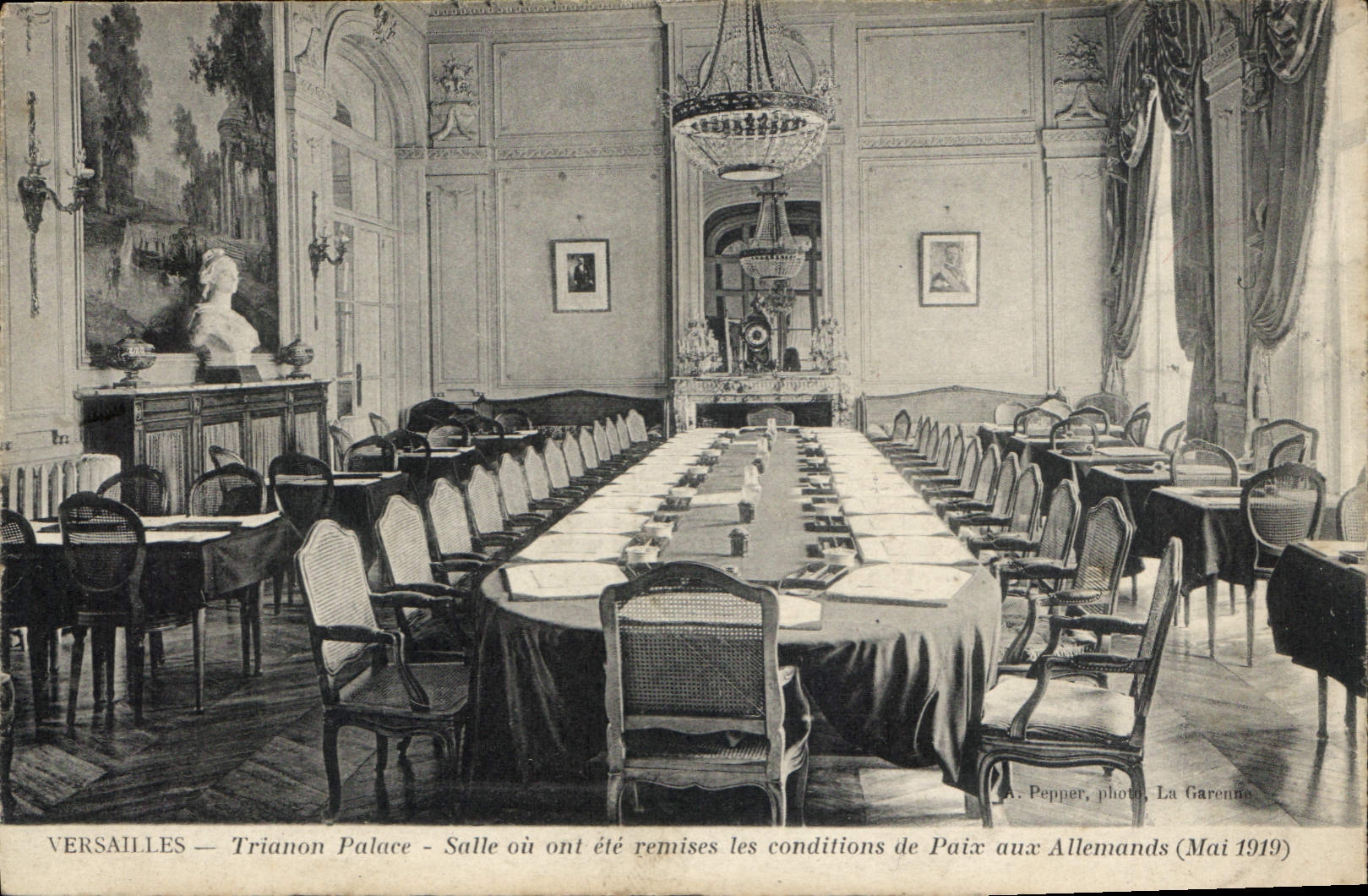 CPA Versailles Trianon Palace Salle oir ont ete remises de l'Aix au Allemands 