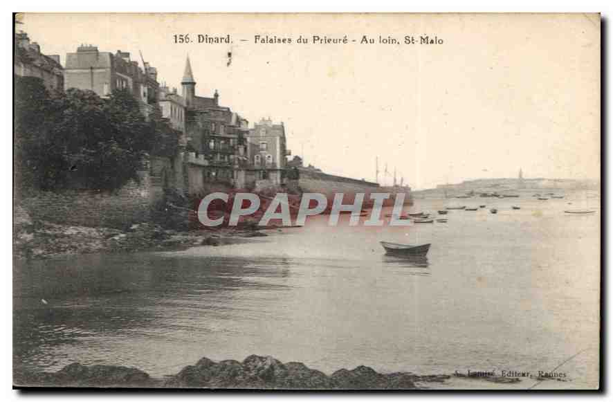 Dinard — Falaises du Prieuré — Au loin, St-Malo