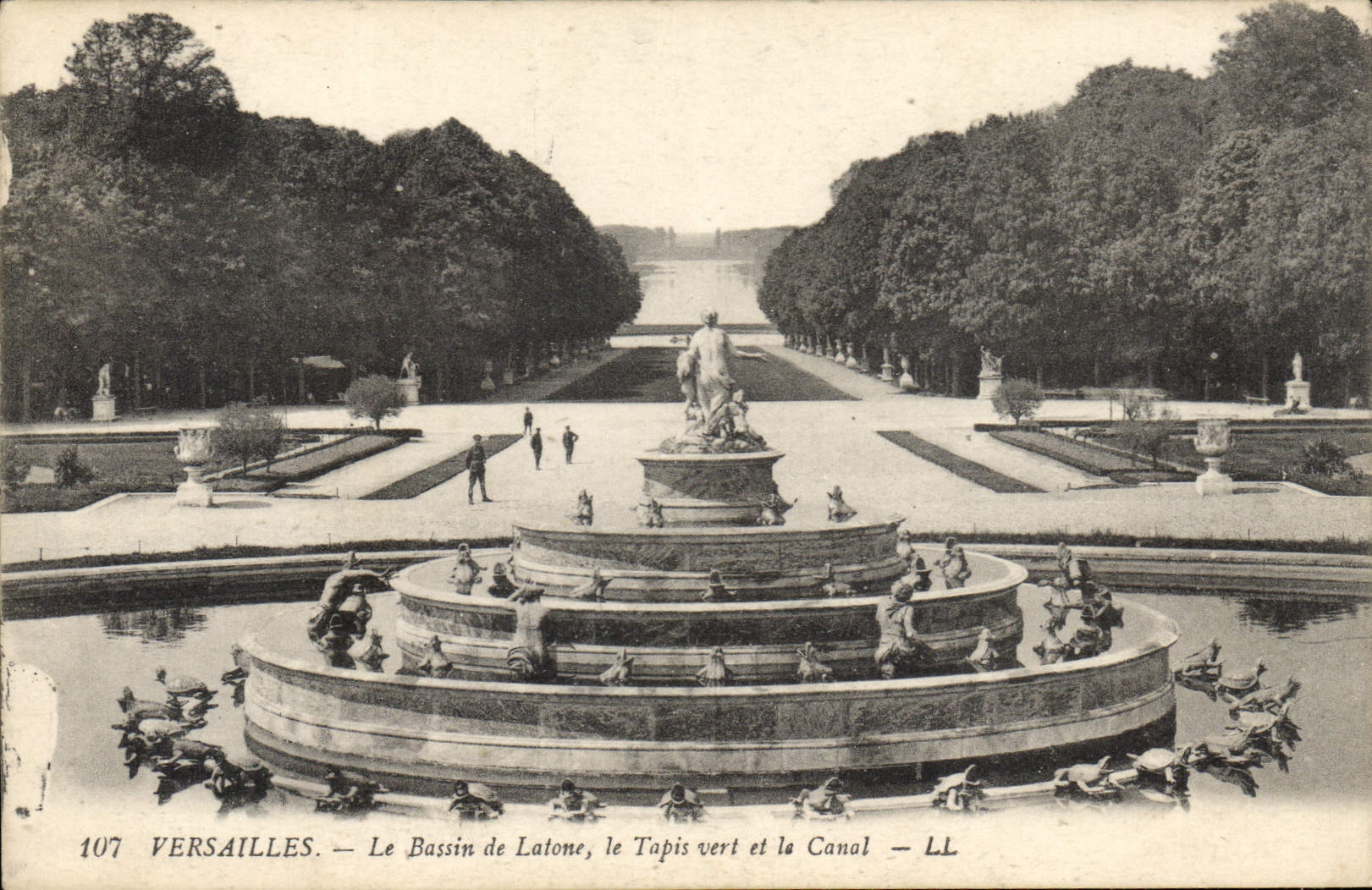 Versailles — Le Bassin de Latone, le Tapis vert et la Canal — LL, n° 107