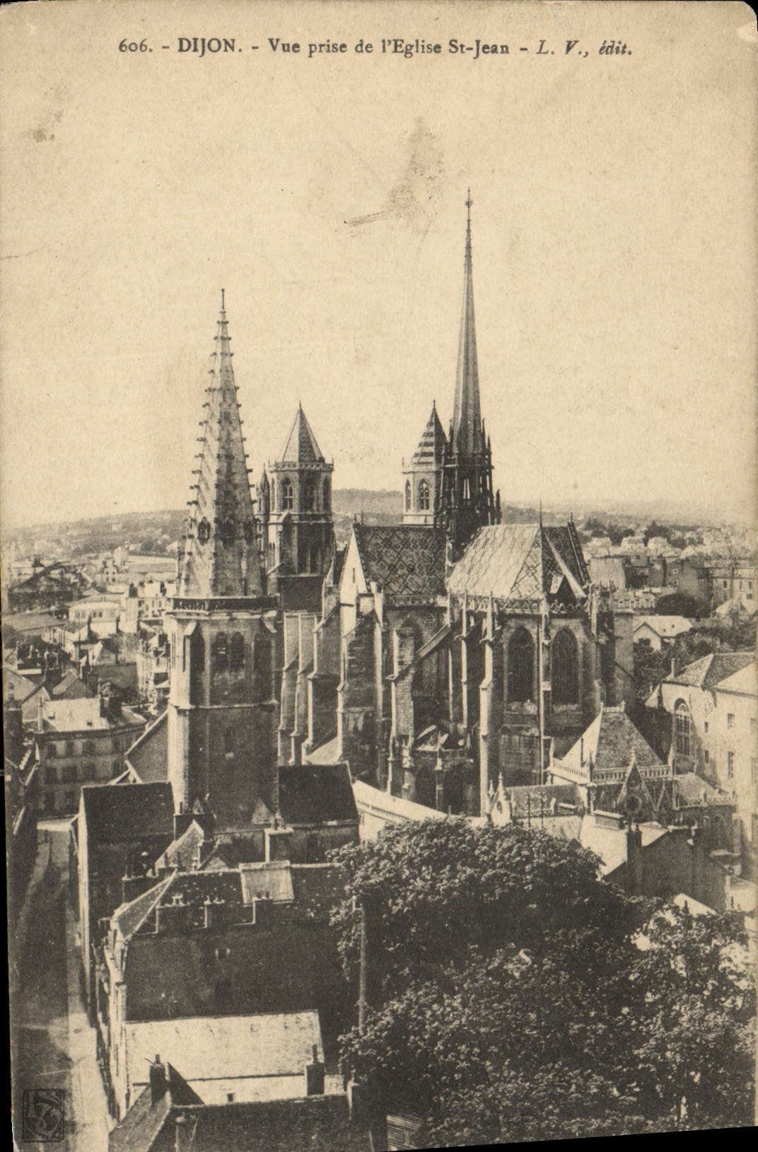 CPA Dijon Vue prise de l'Eglise St Jean 