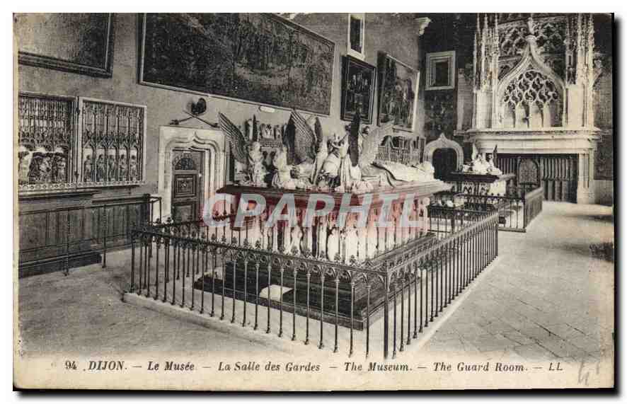 CPA Dijon Le Musee La Salle des Gardes 