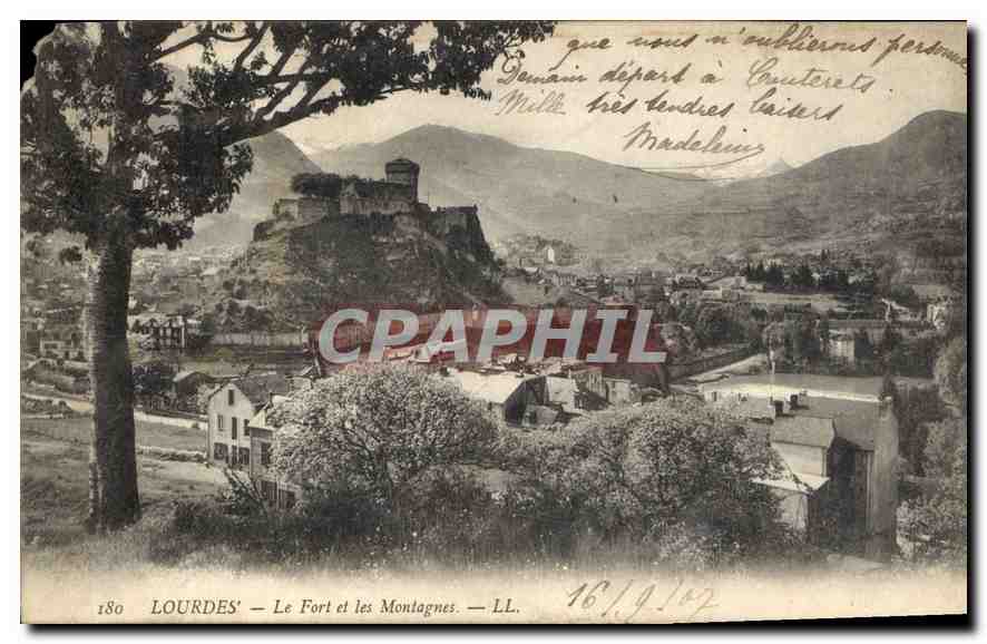 CPA Lourdes Le Fort et les Montagnes 