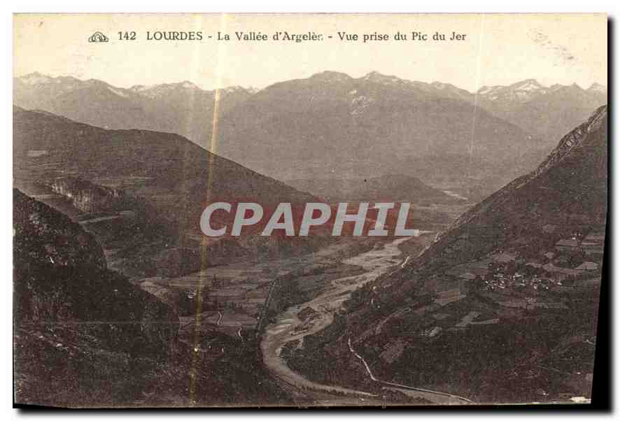 CPA Lourdes La Vallee d'Argeles Vue prise du Pic du Jer 