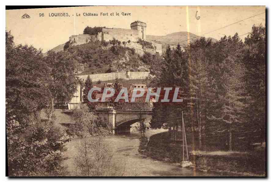 CPA Lourdes Le Chateau Fort et le Gave 