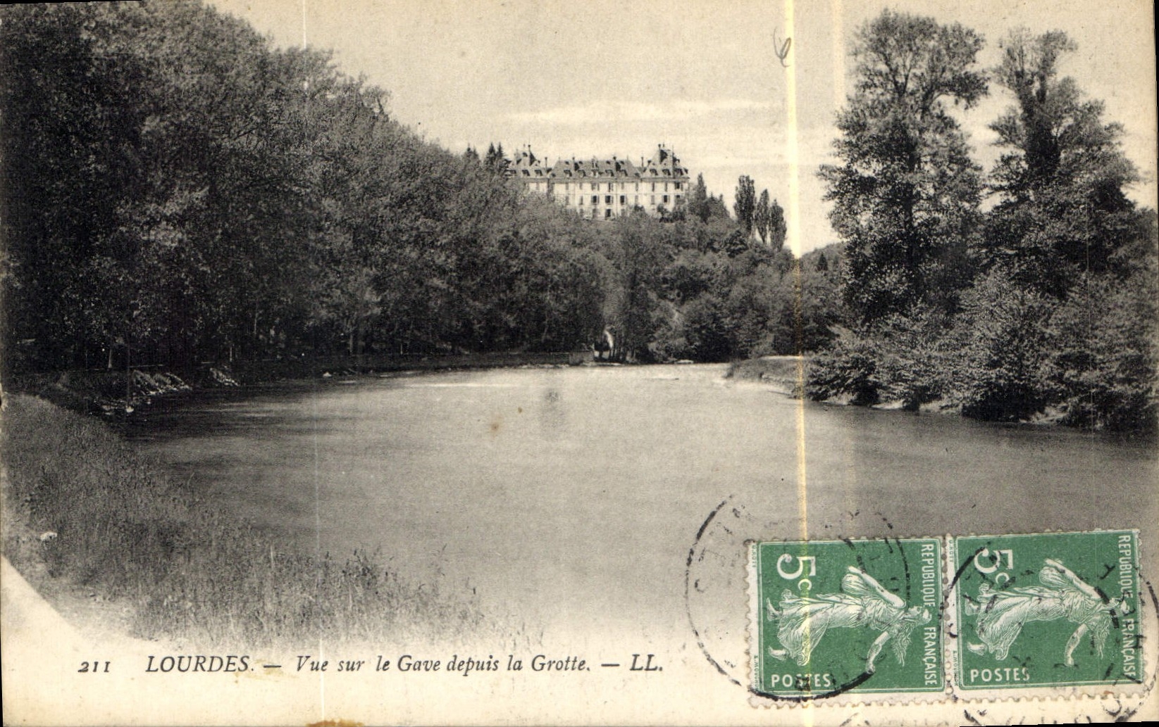 CPA Lourdes Vue sur le Gave depuis la Grotte 