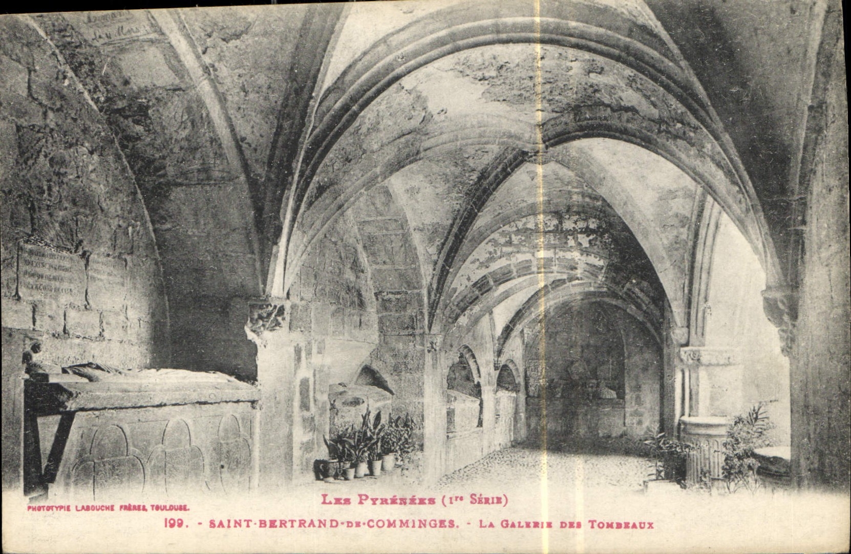 CPA Saint Bertrand de Comminges La Galerie des Tombeaux 