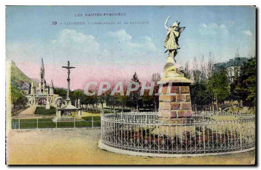 CPA Lourdes L'Esplanade et la Basilique 