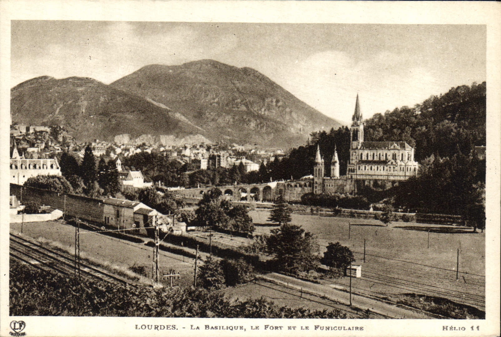 CPA Lourdes La Basilique Le Fort et le Funiculaire 