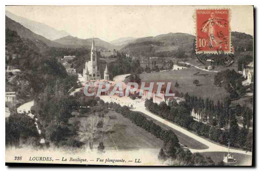 CPA Lourdes La Basilique Vue plongeante 