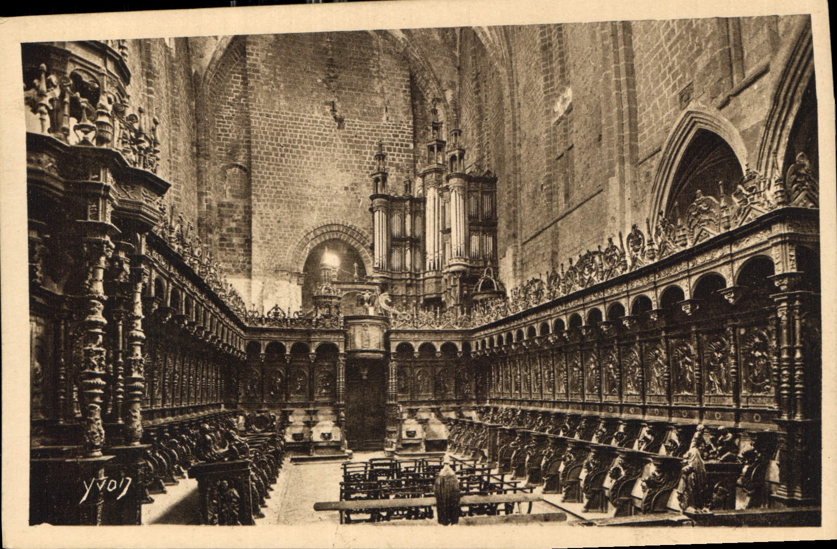 CPA Les Pyrenees St Bertrand de Comminges Interieur de l'Eglise fortifee 