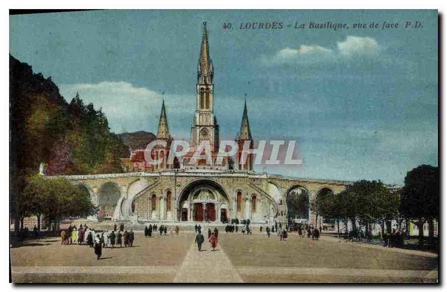 CPA Lourdes La Basilique vue de face 