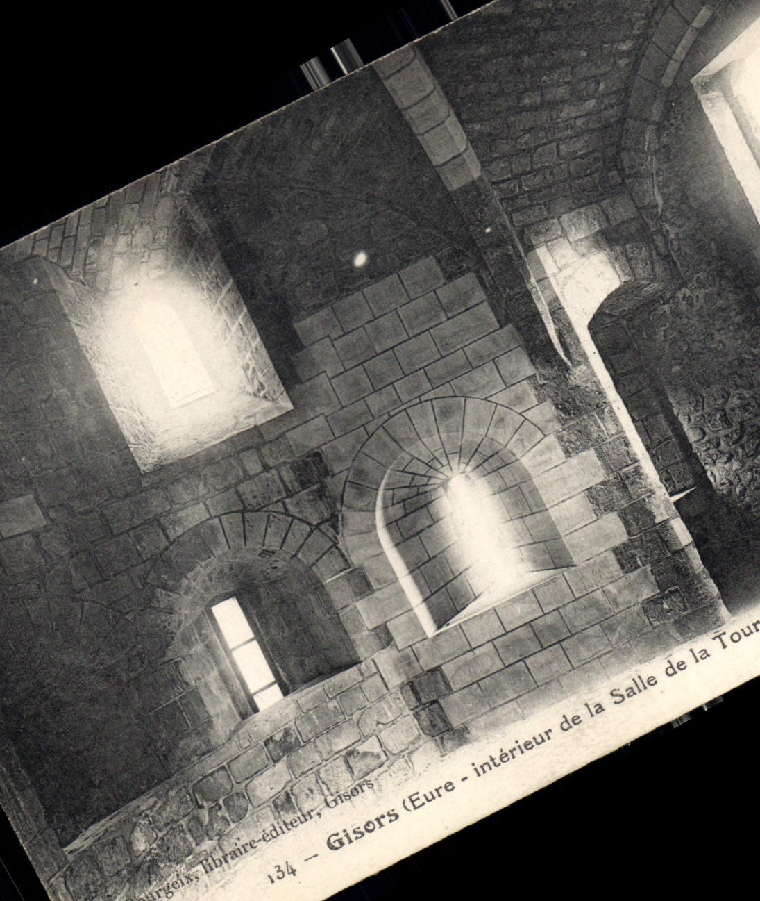 Gisors (Eure) — intérieur de la Salle de la Tour — éditeur : J. Courgeix, Gisors, n° 134
