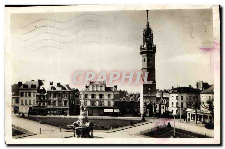 CPA Evreux Eure La Place de l'Hotel de Ville et le Beffroi 