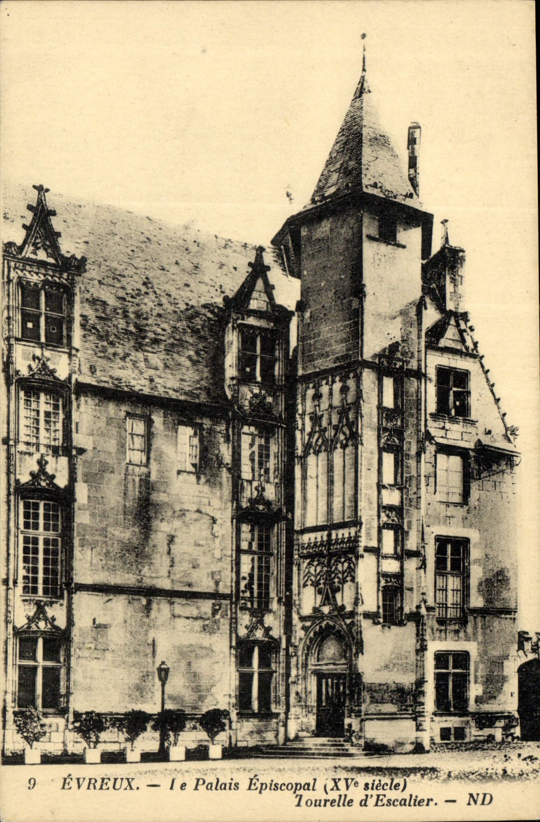 CPA Evreux Le Palais Episcopal Tourelle d'Escalier 