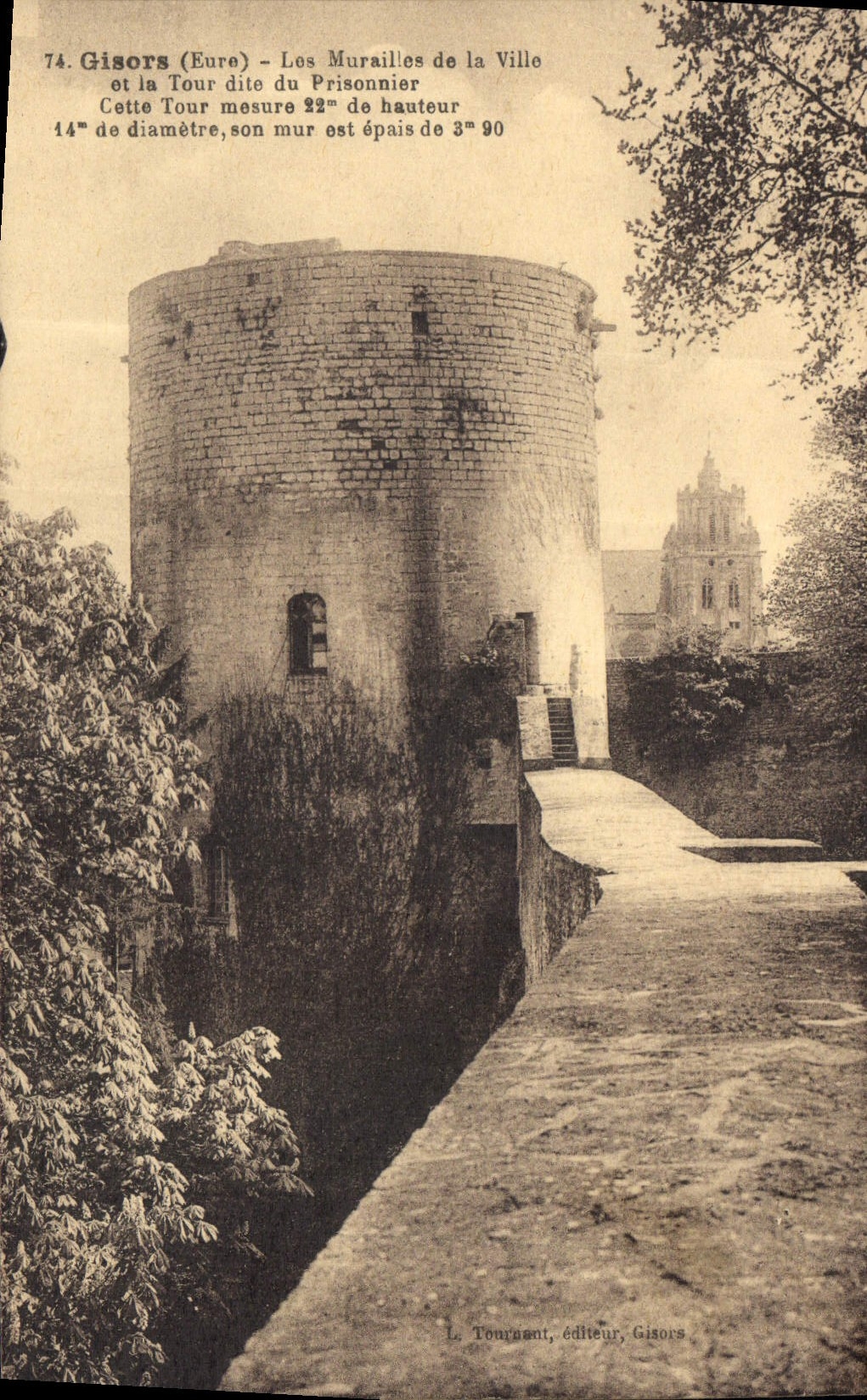 CPA Gisors Eure Les Murailles de la Ville et la Tour dite du Prisonnier 