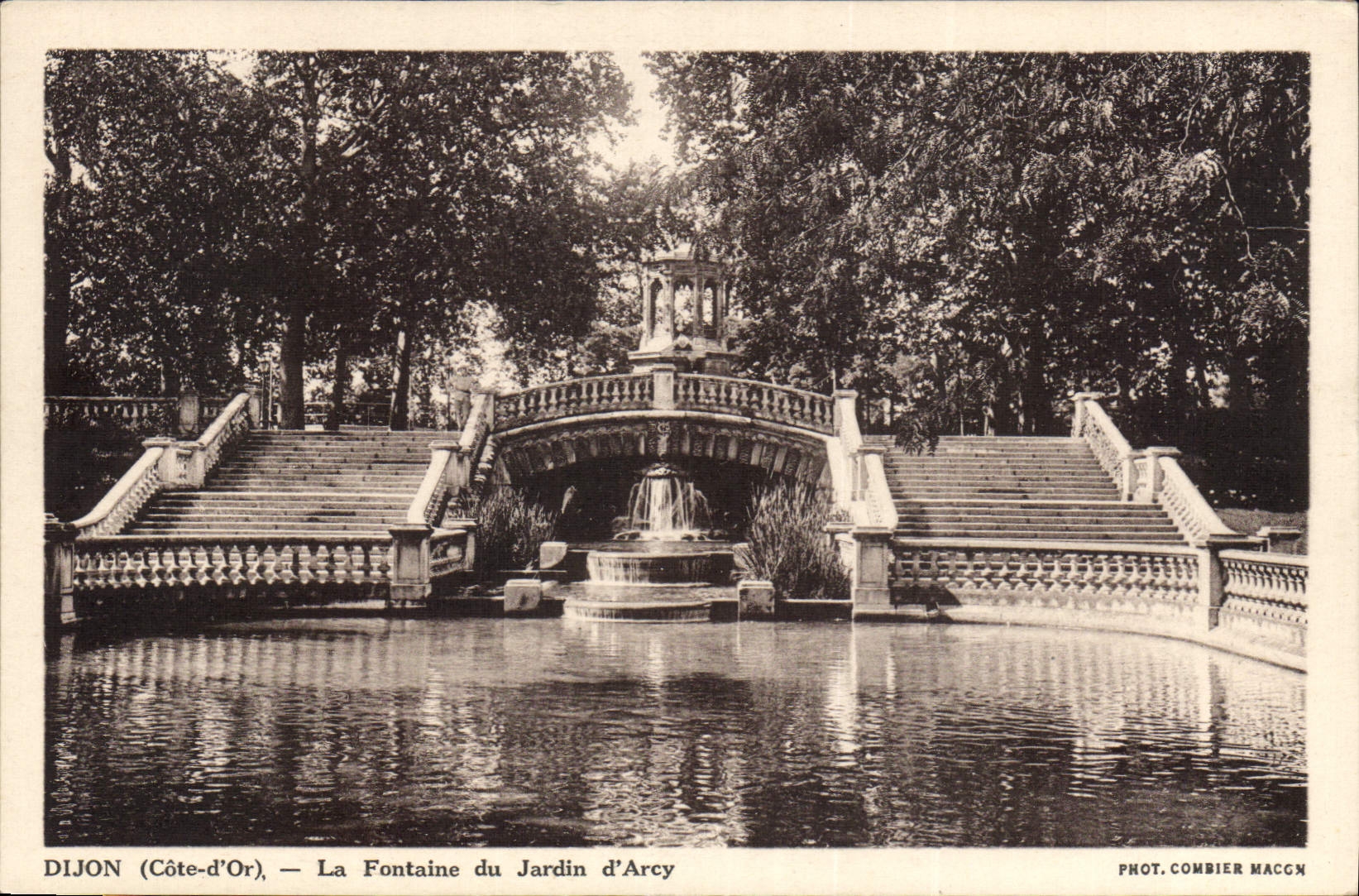 CPA Dijon Cote d'Or La Fontaine du Jardin d'Arcy 