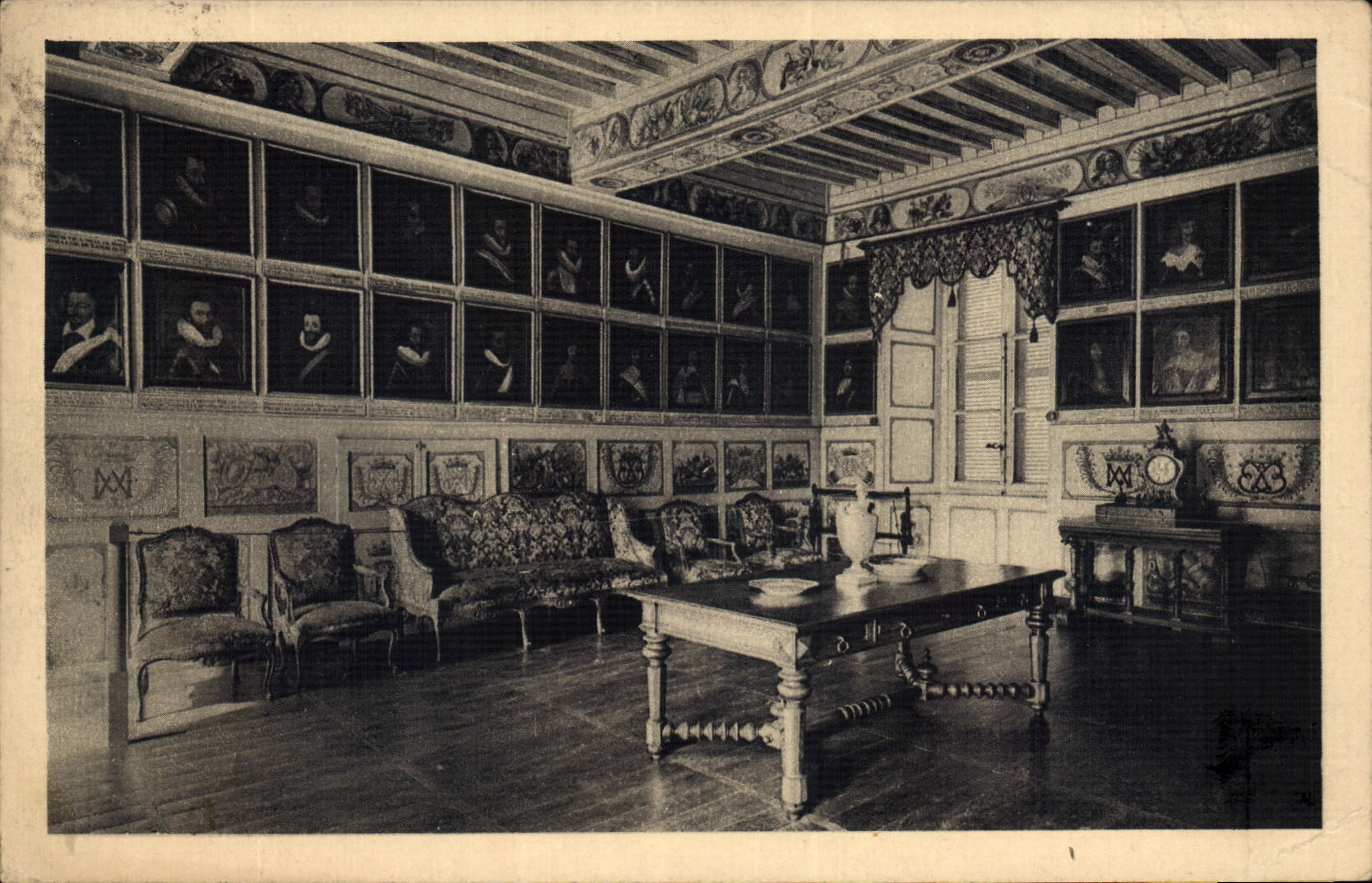 Salon des hommes de guerre — Château de Bussy-Rabutin — éditeur : Commerciaux Gd Palais