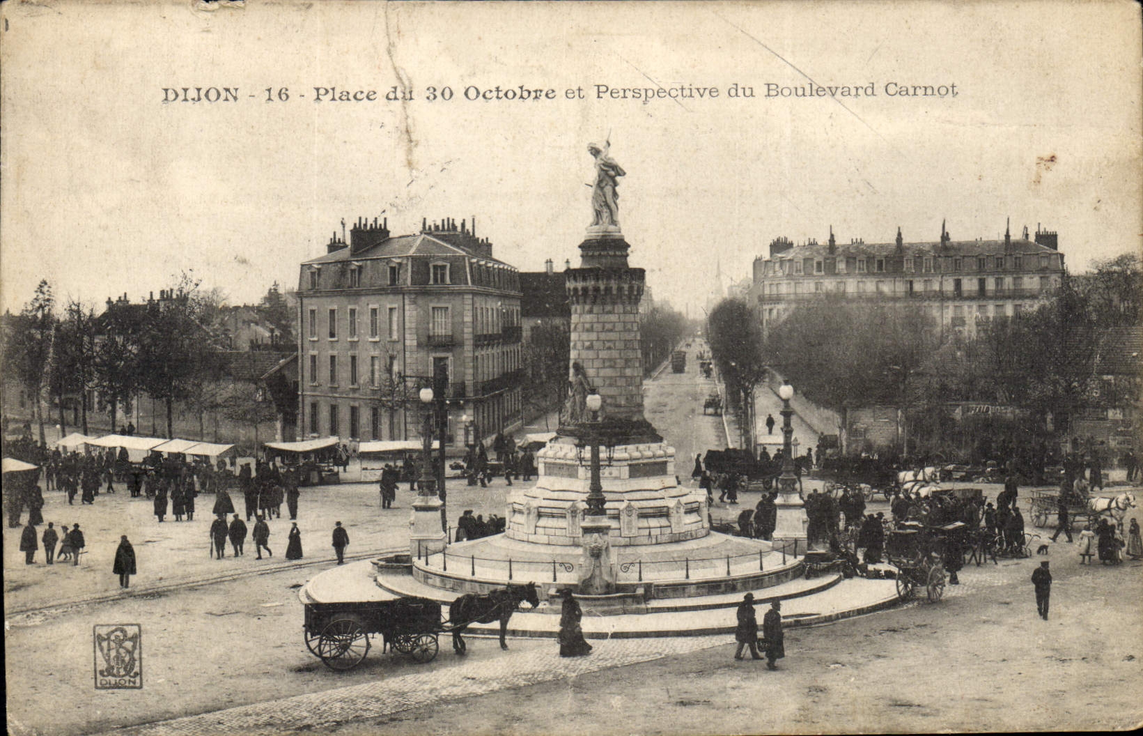 CPA Dijon Place du Octobre et Perspective du Boulevard Carnot 