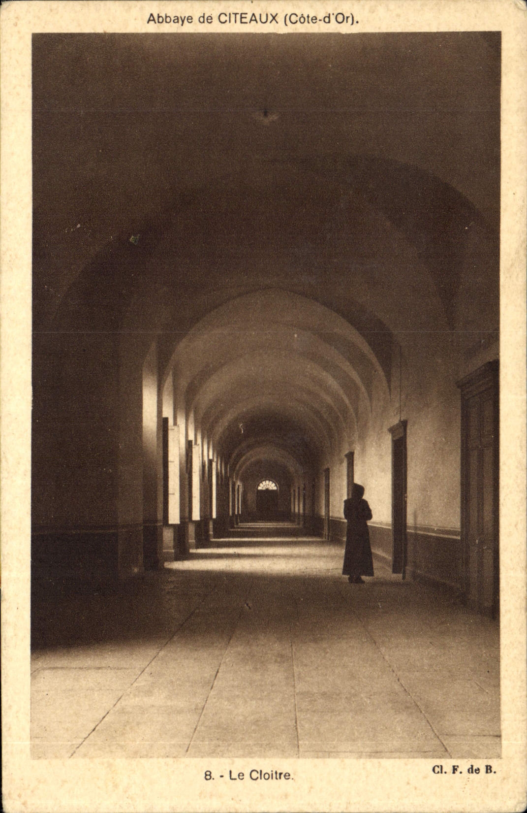 CPA Abbaye de Citeaux Cote d'Or Le Cloitre 