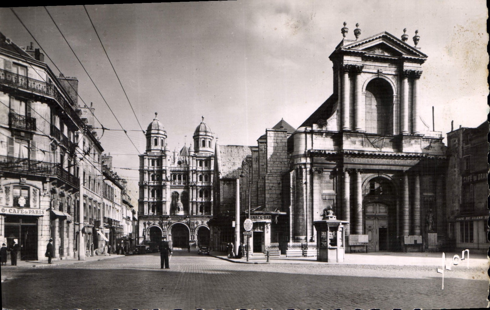CPA Dijon Cote d'Or Rue Vaillant et Eglise St Michel 