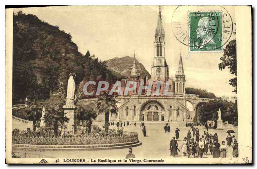 CPA Lourdes La Basilique et la Vierge Couronnee 