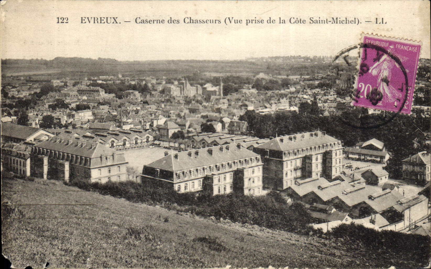 Evreux — Caserne des Chasseurs (Vue prise de la Côte Saint-Michel) — L.L.