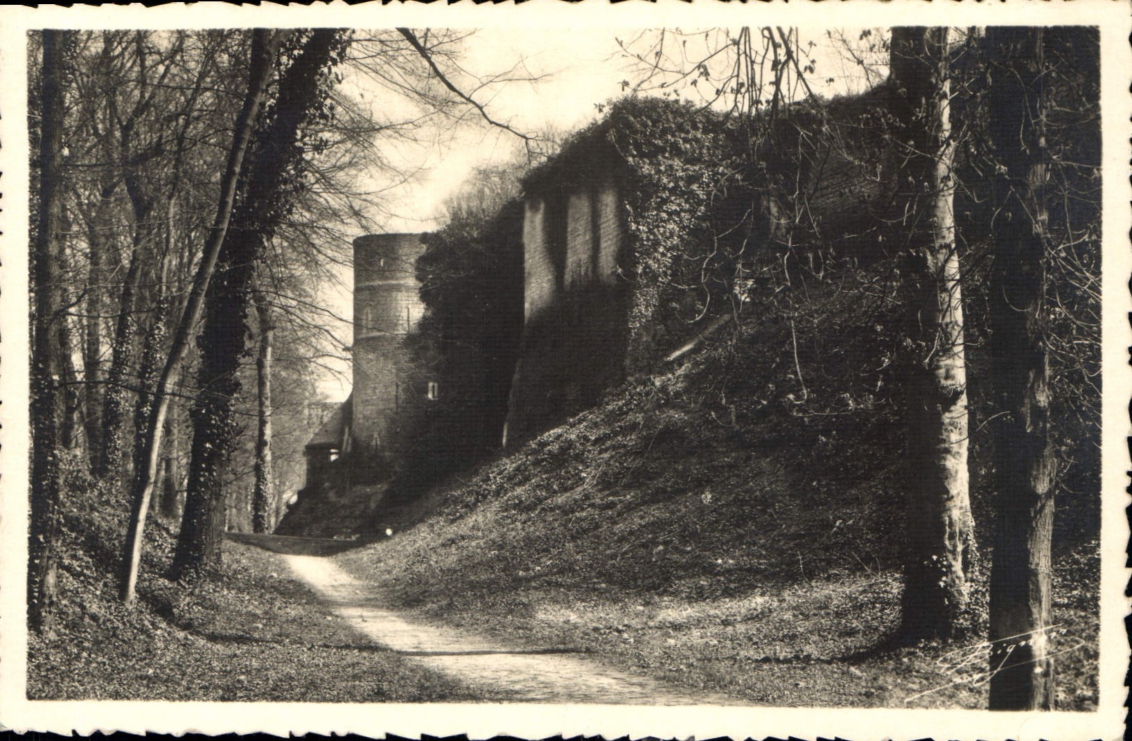 CPA Gisors Pittoresque Remparts et Tour du Diable 