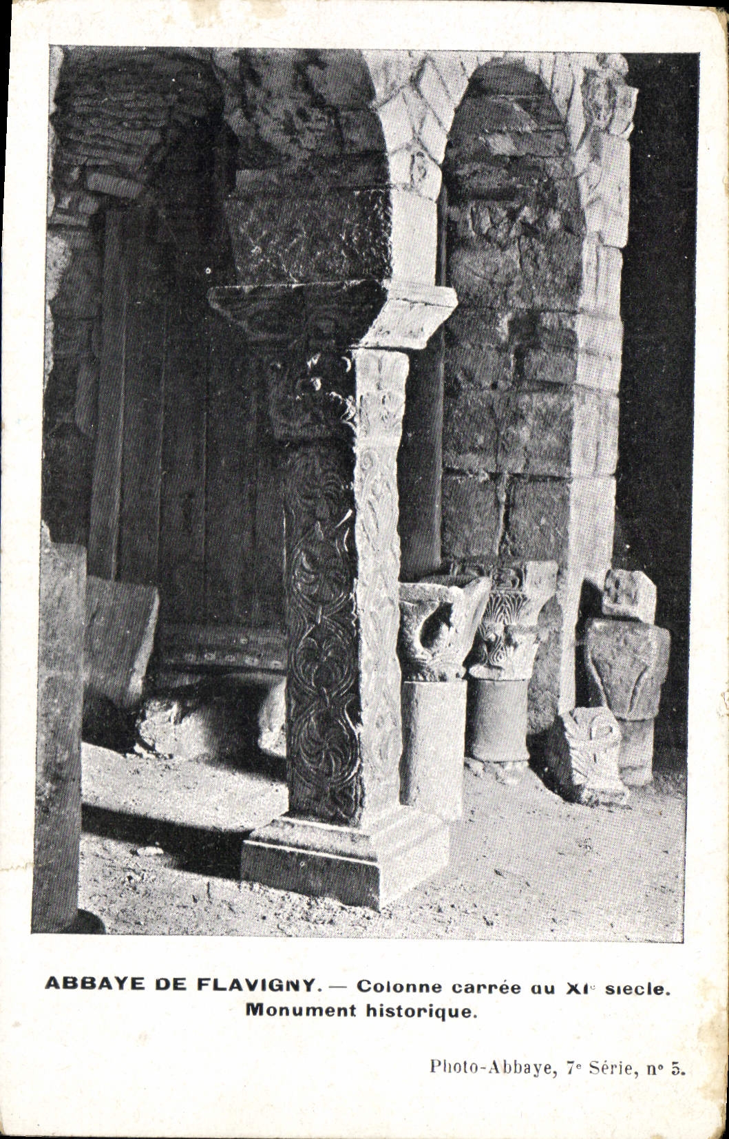 CPA Abbaye de Flavigny Colonne carree au XI siecle Monument historique 