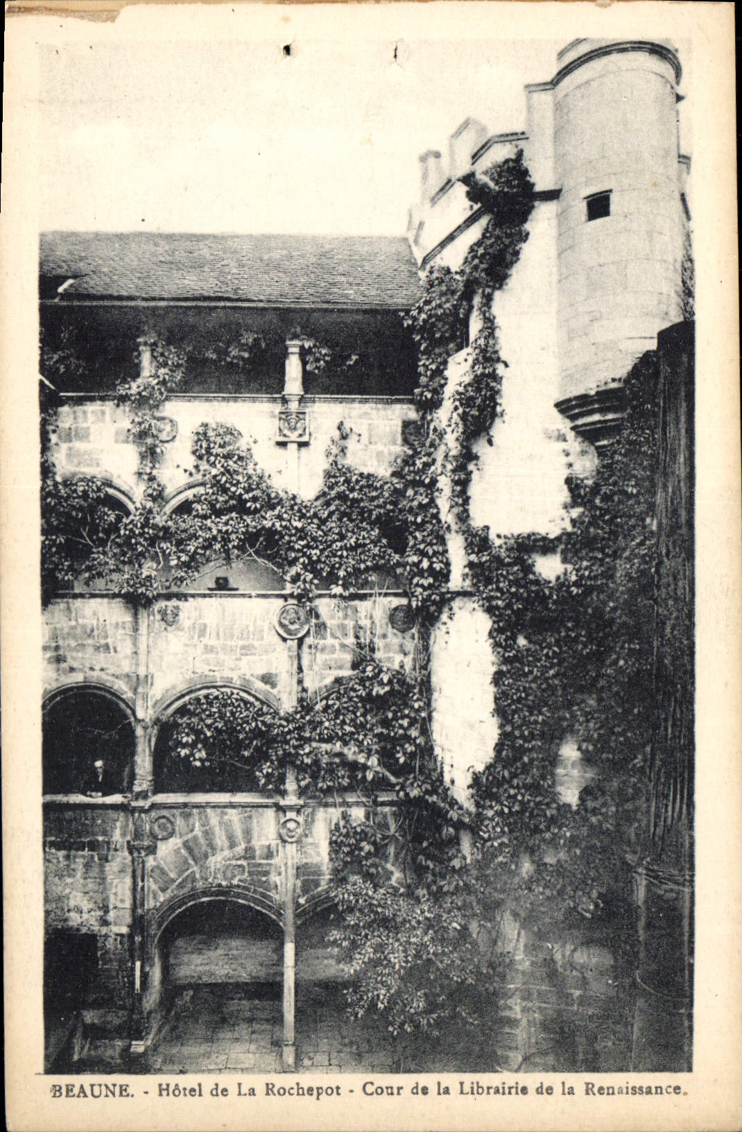 CPA Beaune Hotel de la Rochepot Cour de la Librairie de la Renaissance 